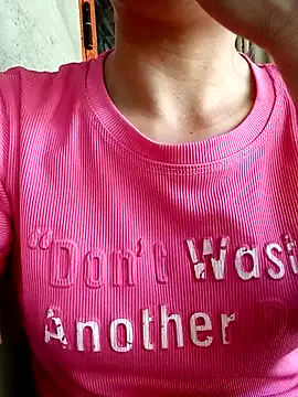 lucybaby00 online show from April 9, 5:29 am