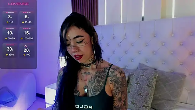 Snapshot of ViolettaAlemida chatting on September 15, 1:22 pm ViolettaAlemida online show from September 15, 1:22 pm