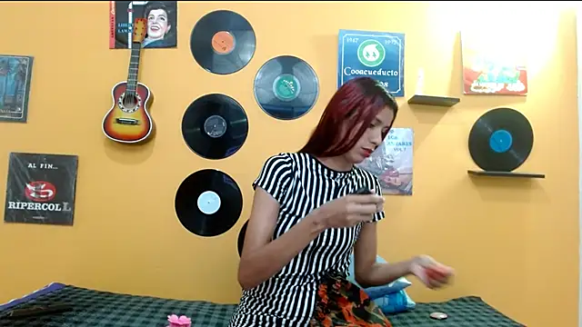 skinnyverus18 online show from November 30, 7:18 pm