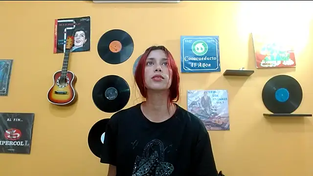 skinnyverus18 online show from December 5, 5:53 pm