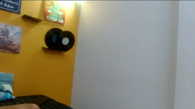 skinnyverus18 online show from January 16, 8:02 pm