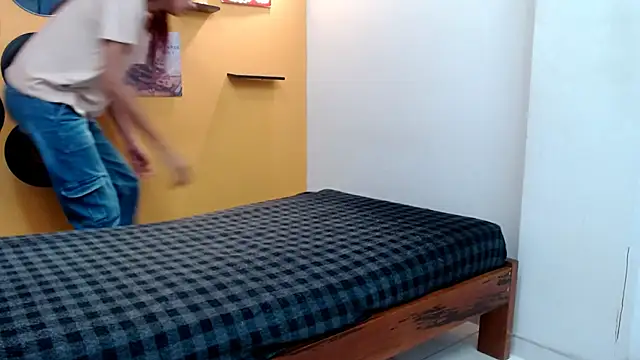 skinnyverus18 online show from March 19, 7:18 pm