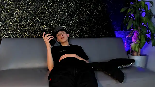 Snapshot of ArthurCox chatting on October 18, 5:35 pm ArthurCox online show from October 18, 5:35 pm