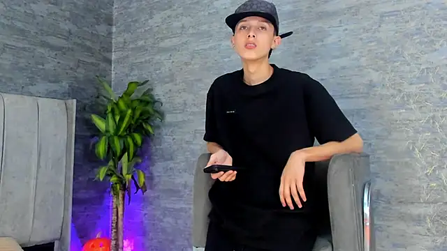 Snapshot of ArthurCox chatting on October 25, 5:30 pm ArthurCox online show from October 25, 5:30 pm