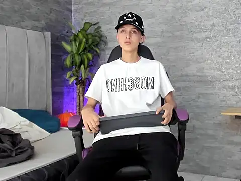 Snapshot of ArthurCox chatting on November 4, 5:34 pm ArthurCox online show from November 4, 5:34 pm