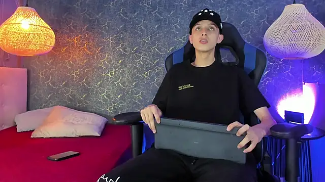 Snapshot of ArthurCox chatting on November 13, 5:34 pm ArthurCox online show from November 13, 5:34 pm