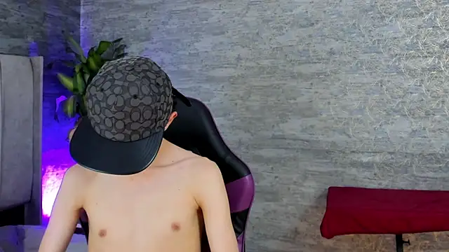 Snapshot of ArthurCox chatting on November 14, 5:33 pm ArthurCox online show from November 14, 5:33 pm