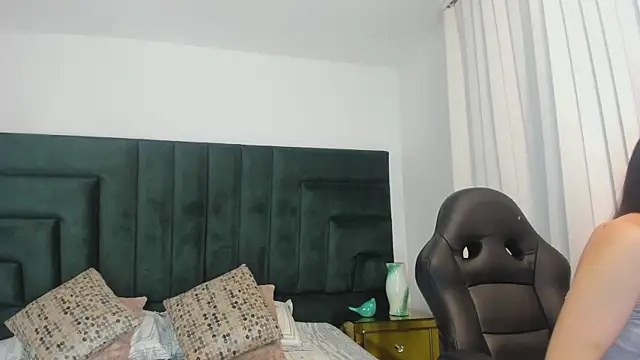 SaraWagner  online show from October 28, 12:14 am