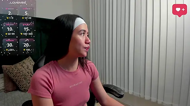 SaraWagner  online show from April 7, 11:59 pm