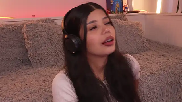 sophieee art online show from January 15, 9:07 pm