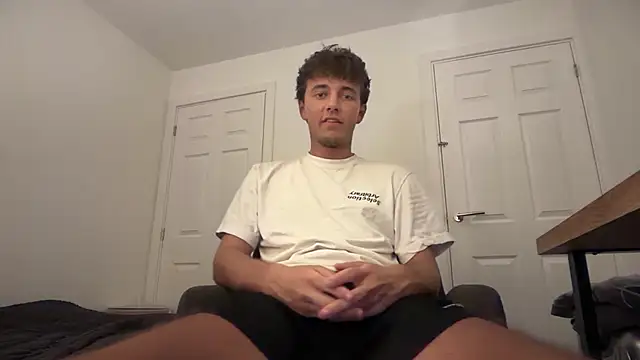 Snapshot of luciancrowe chatting on July 5, 8:49 pm luciancrowe online show from July 5, 8:49 pm