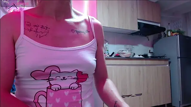 Snapshot of AllysonStonne chatting on June 27, 12:26 am AllysonStonne online show from June 27, 12:26 am