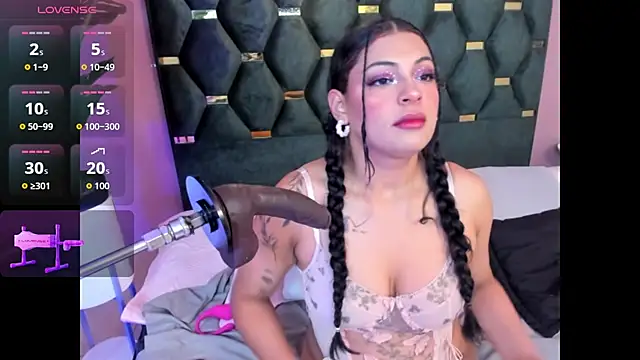 Snapshot of Micki__ chatting on October 27, 11:47 am Micki online show from October 27, 11:47 am