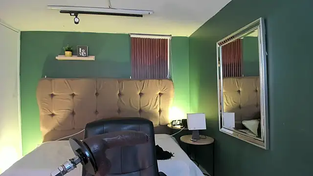 Micki   online show from December 22, 11:18 am