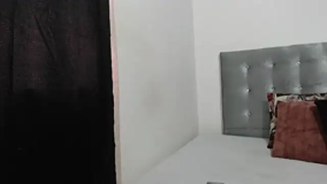 Snapshot of DaiishaWolf chatting on February 24, 7:34 pm DaiishaWolf online show from February 24, 7:34 pm