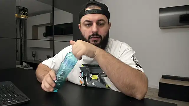 Snapshot of DravenPeak chatting on December 3, 11:47 pm DravenPeak online show from December 3, 11:47 pm