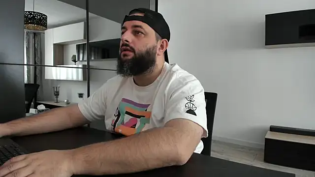 Snapshot of DravenPeak chatting on December 5, 10:02 am DravenPeak online show from December 5, 10:02 am