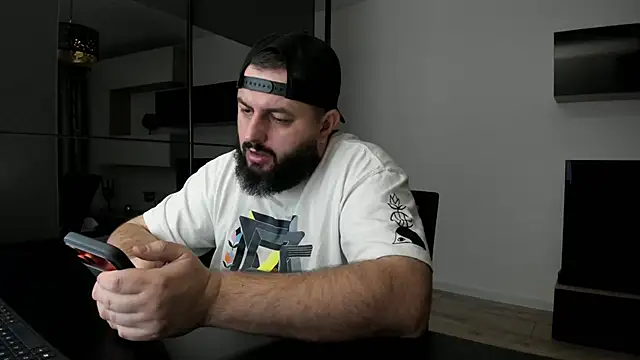 Snapshot of DravenPeak chatting on February 9, 8:35 pm DravenPeak online show from February 9, 8:35 pm