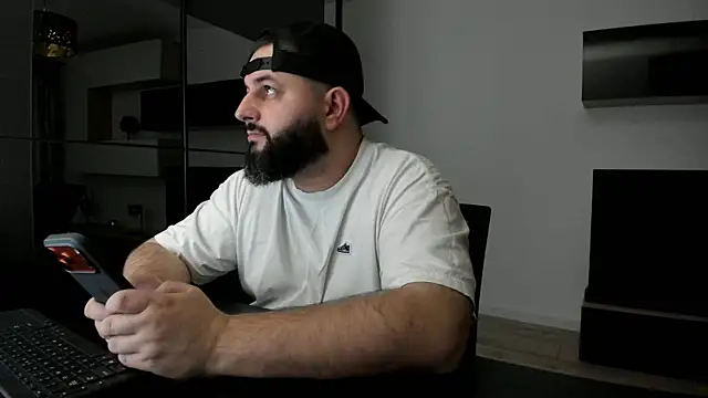 Snapshot of DravenPeak chatting on February 14, 10:17 pm DravenPeak online show from February 14, 10:17 pm