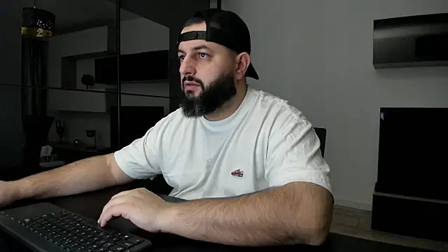 Snapshot of DravenPeak chatting on February 15, 8:49 pm DravenPeak online show from February 15, 8:49 pm