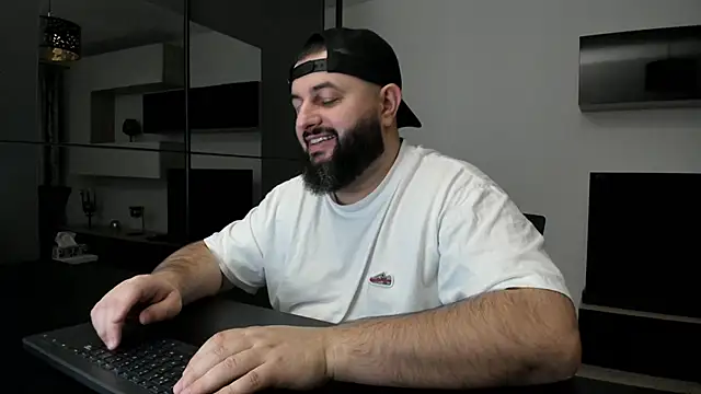 Snapshot of DravenPeak chatting on February 20, 7:25 pm DravenPeak online show from February 20, 7:25 pm