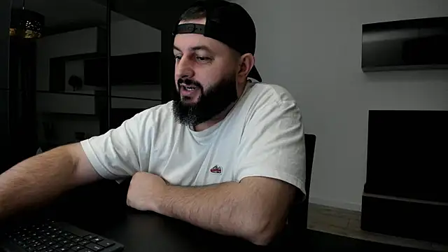 Snapshot of DravenPeak chatting on February 23, 7:00 pm DravenPeak online show from February 23, 7:00 pm