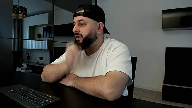 Snapshot of DravenPeak chatting on March 5, 2:35 pm DravenPeak online show from March 5, 2:35 pm