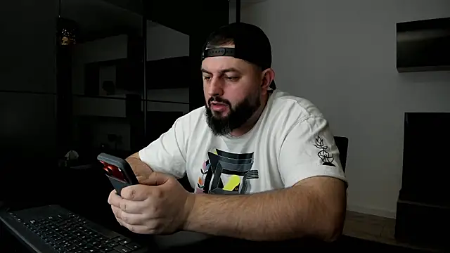 Snapshot of DravenPeak chatting on March 8, 12:52 am DravenPeak online show from March 8, 12:52 am