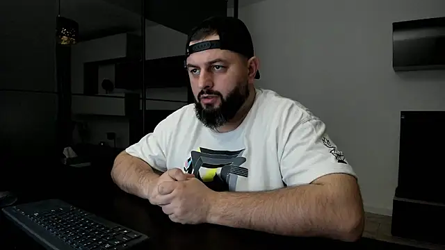 Snapshot of DravenPeak chatting on March 8, 2:04 am DravenPeak online show from March 8, 2:04 am