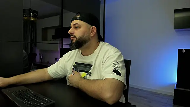 Snapshot of DravenPeak chatting on March 22, 6:22 pm DravenPeak online show from March 22, 6:22 pm