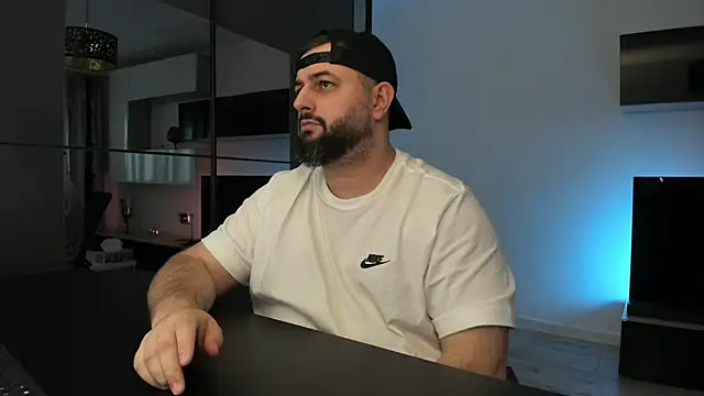 Snapshot of DravenPeak chatting on March 28, 1:54 pm DravenPeak online show from March 28, 1:54 pm