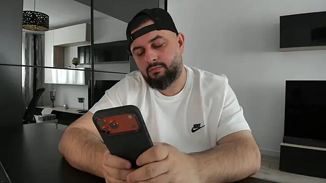 Snapshot of DravenPeak chatting on March 31, 10:59 am DravenPeak online show from March 31, 10:59 am