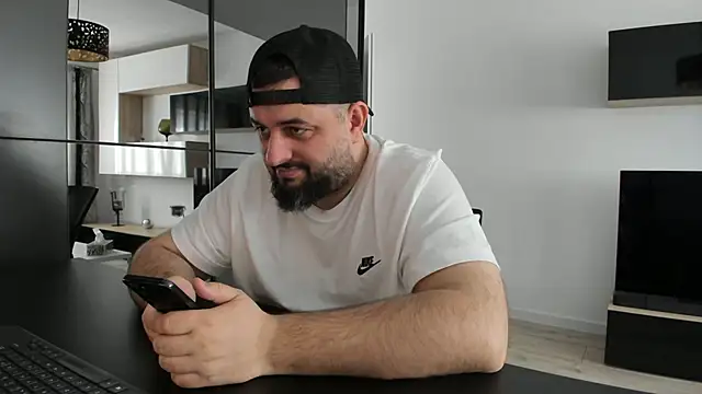 Snapshot of DravenPeak chatting on April 5, 10:23 am DravenPeak online show from April 5, 10:23 am