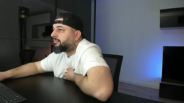 Snapshot of DravenPeak chatting on April 5, 10:29 pm DravenPeak online show from April 5, 10:29 pm