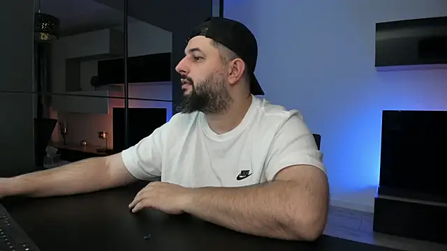 Snapshot of DravenPeak chatting on April 9, 12:54 am DravenPeak online show from April 9, 12:54 am