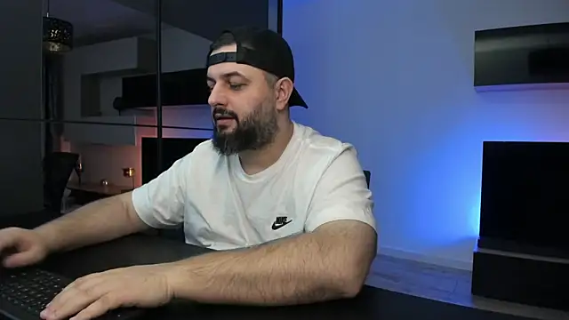 Snapshot of DravenPeak chatting on April 9, 5:51 pm DravenPeak online show from April 9, 5:51 pm