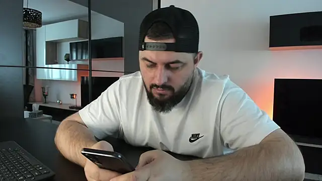 Snapshot of DravenPeak chatting on April 11, 1:26 pm DravenPeak online show from April 11, 1:26 pm