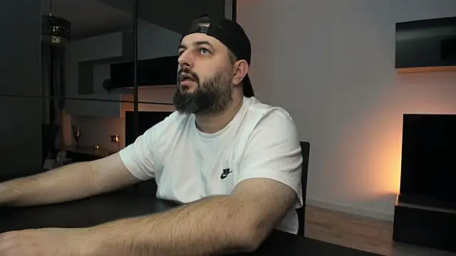 Snapshot of DravenPeak chatting on April 14, 5:52 pm DravenPeak online show from April 14, 5:52 pm