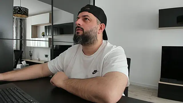 Snapshot of DravenPeak chatting on April 15, 8:10 am DravenPeak online show from April 15, 8:10 am