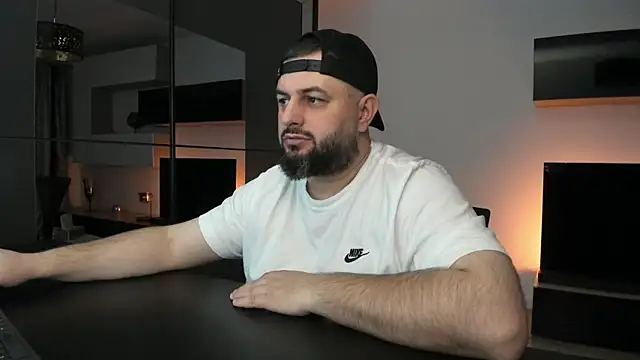 Snapshot of DravenPeak chatting on April 15, 8:31 pm DravenPeak online show from April 15, 8:31 pm