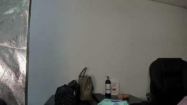 Aisha hotts777 online show from December 15, 2:27 am