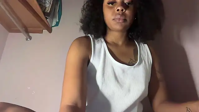 Liaprettygirl online show from March 15, 7:36 am