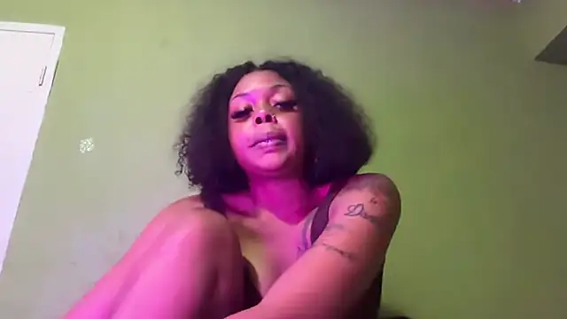 Liaprettygirl online show from April 6, 2:42 am