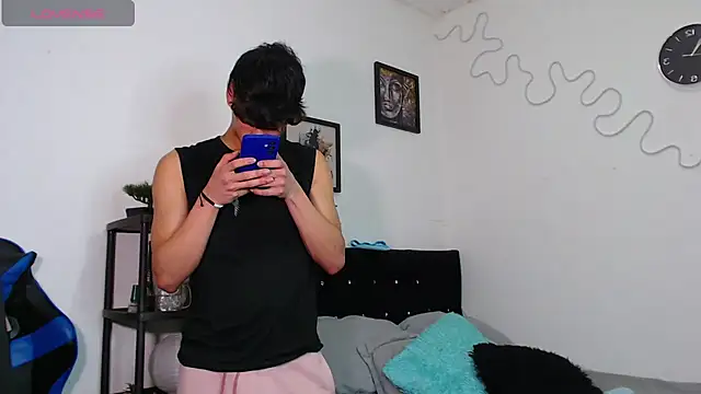 Gael Jones online show from October 26, 4:51 am