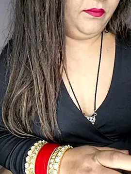 Snapshot of indian-hotmilfs chatting on December 4, 11:46 pm indian-hotmilfs online show from December 4, 11:46 pm