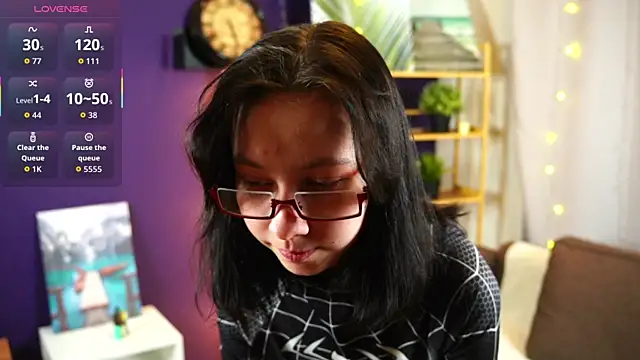 SuzanneHowse online show from February 18, 4:25 pm