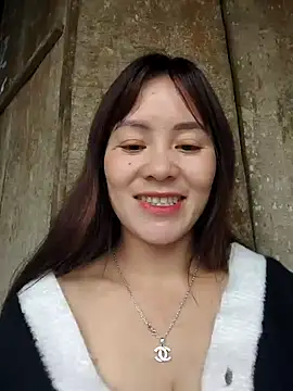 Snapshot of TinTim02 chatting on February 3, 8:52 am TinTim02 online show from February 3, 8:52 am