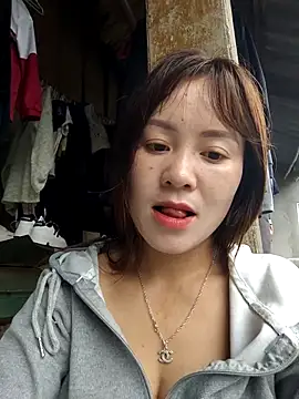 Snapshot of TinTim02 chatting on February 23, 8:55 am TinTim02 online show from February 23, 8:55 am