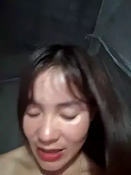 Snapshot of TinTim02 chatting on April 1, 11:33 am TinTim02 online show from April 1, 11:33 am