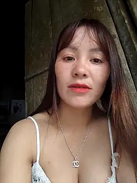 Snapshot of TinTim02 chatting on April 2, 10:35 am TinTim02 online show from April 2, 10:35 am